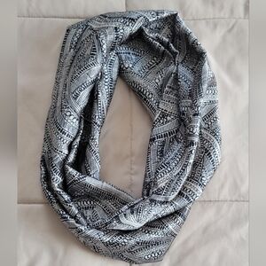 Loop scarf, black and silvery gray print